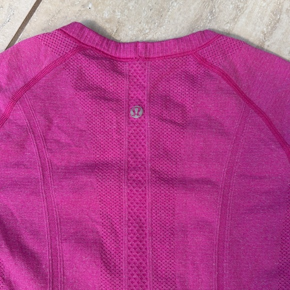 Lululemon Swiftly Tech Short Sleeve - Size 6 - Picture 11 of 16
